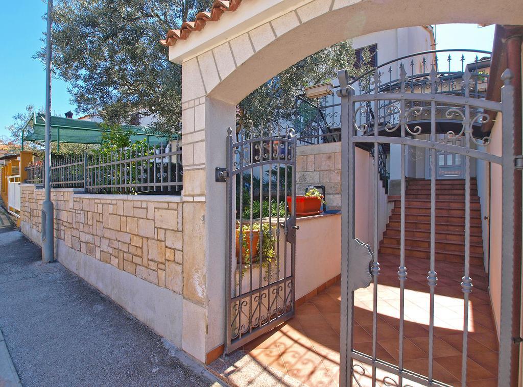 Apartments Lidija 1305 Pula Luaran gambar