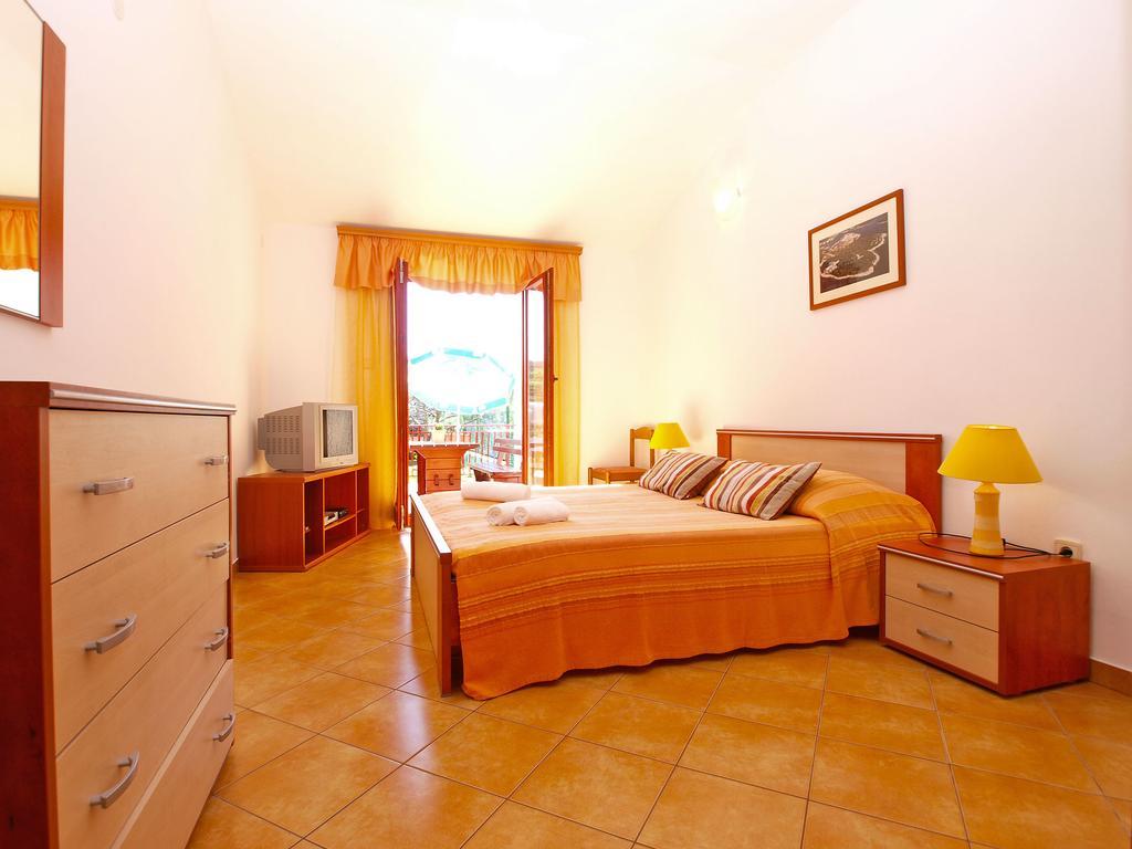 Apartments Lidija 1305 Pula Luaran gambar