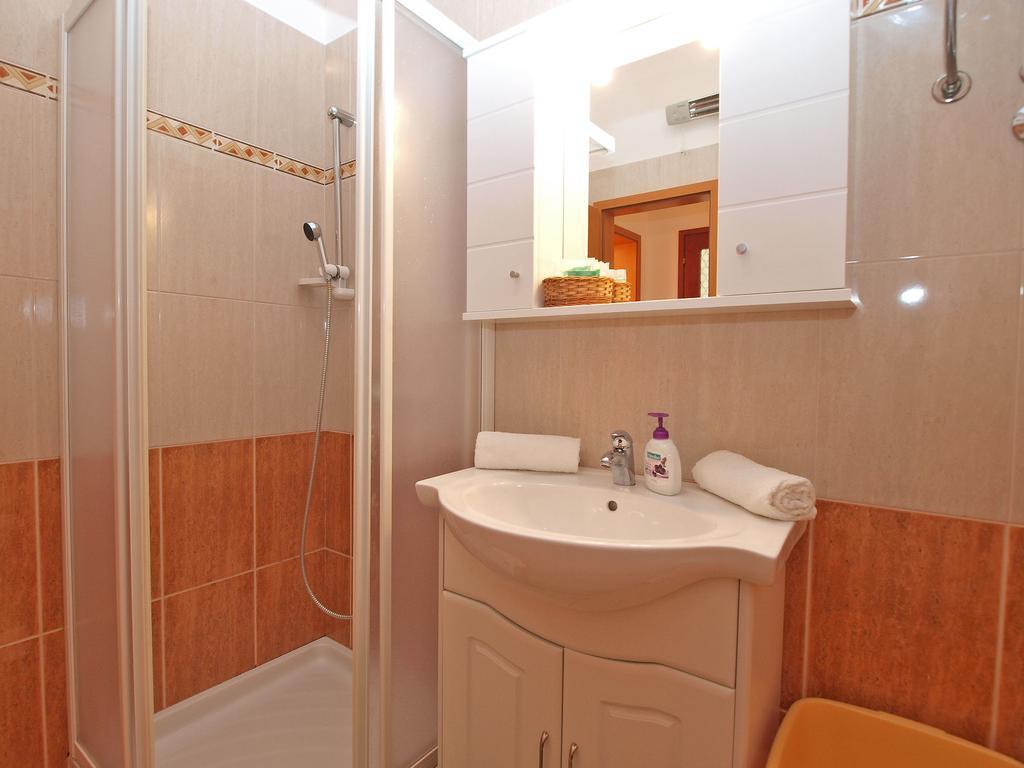 Apartments Lidija 1305 Pula Luaran gambar