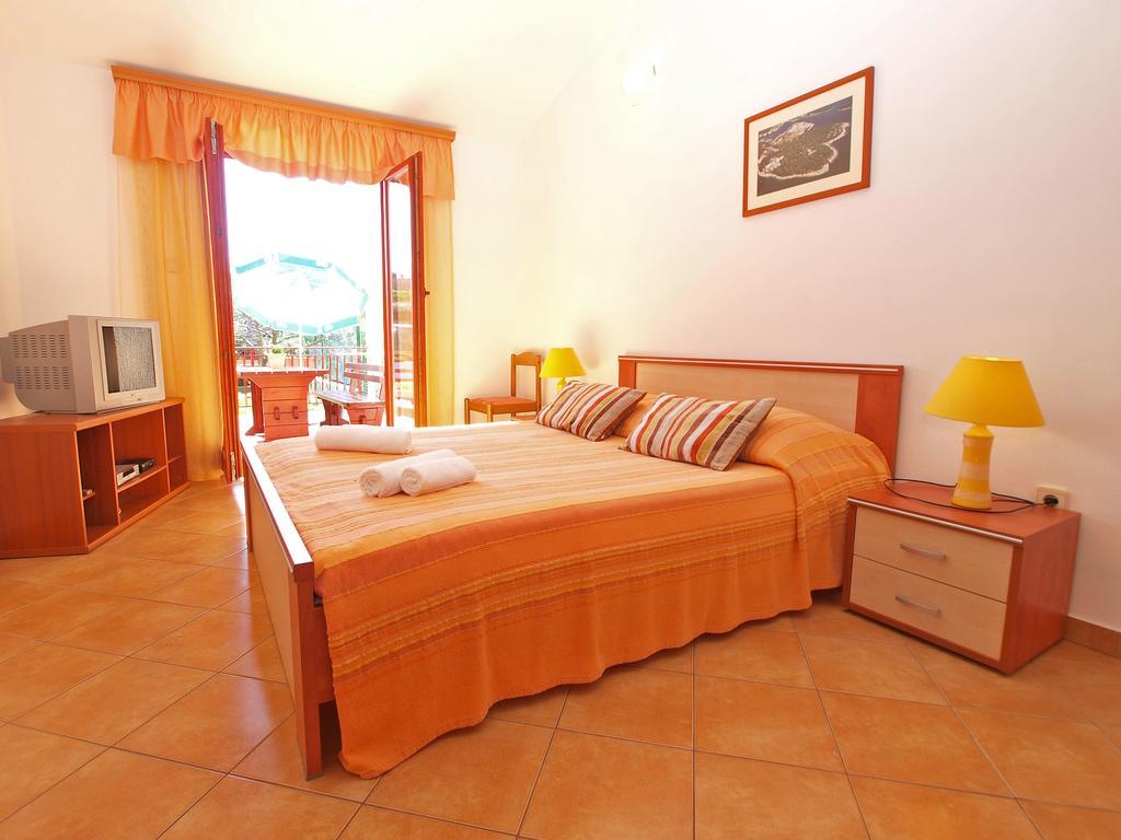 Apartments Lidija 1305 Pula Luaran gambar